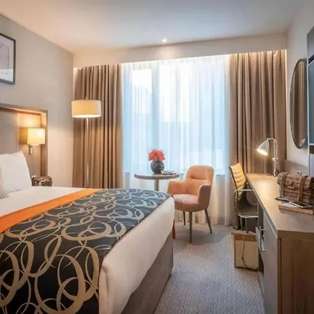 Clayton Hotel, Leeds 4*