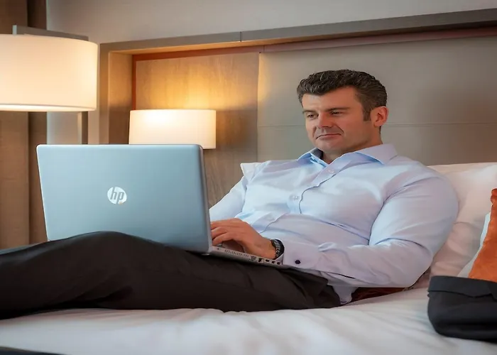 Clayton Hotel, Szálloda 4*