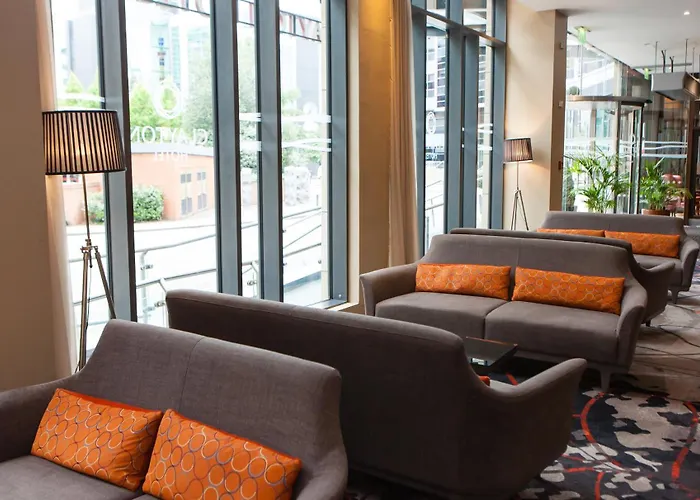 Clayton Hotel, Szálloda 4*