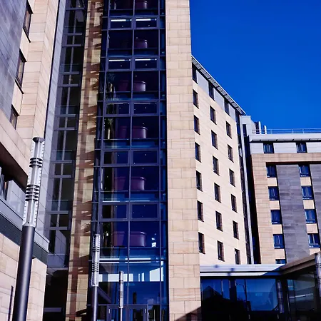 Clayton Hotel, Leeds 4*