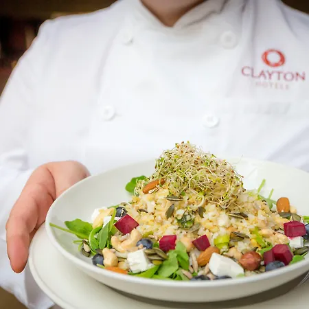 Clayton Hotel, Szálloda 4*