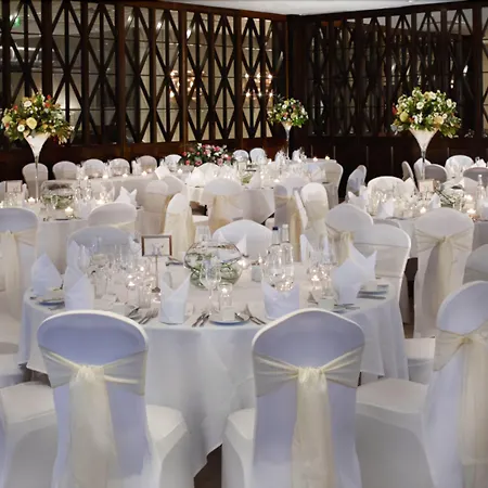 Clayton Hotel, Szálloda 4*