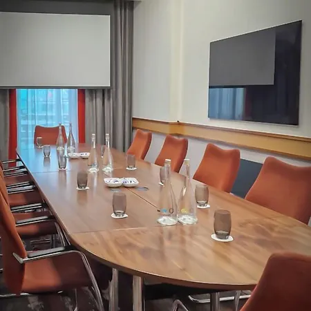 Clayton Hotel, Hotel 4*