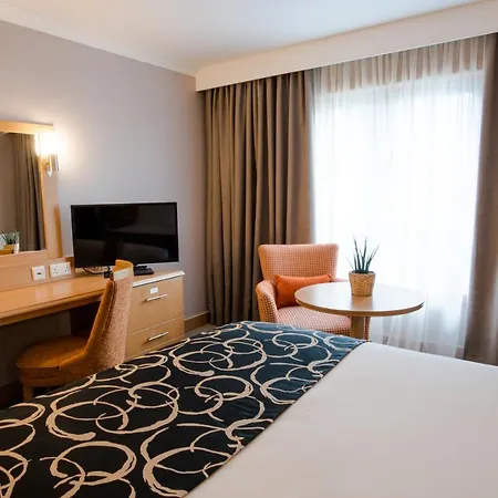 Clayton Hotel, Szálloda