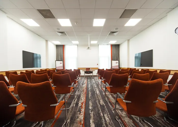 Готель Clayton Hotel, 4*