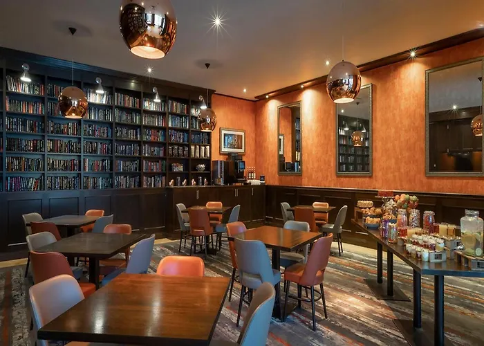 Clayton Hotel, Готель 4*