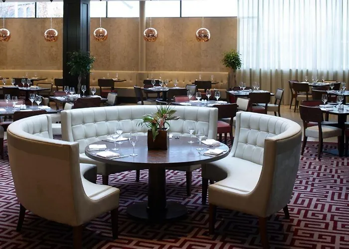 Clayton Hotel, Hotel