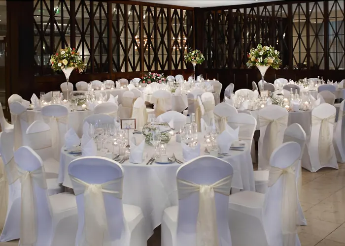 Clayton Hotel, Hotell 4*