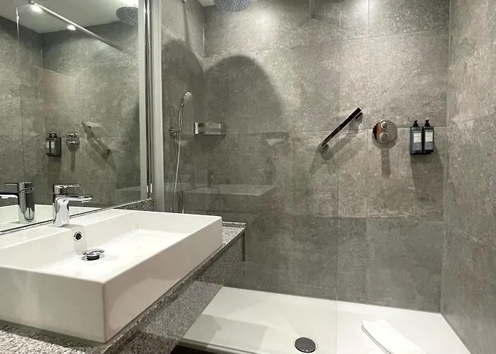 Clayton Hotel, Leeds (West Yorkshire)