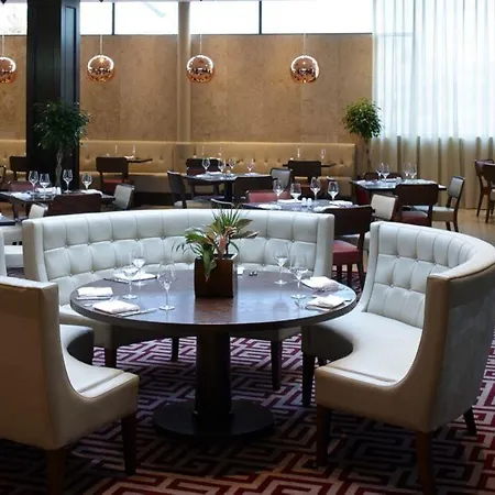 Clayton Hotel, Hotel