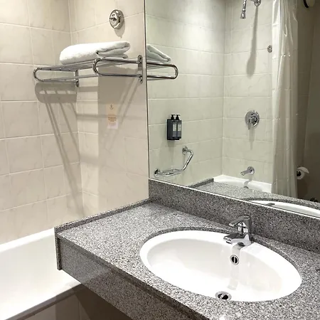 كلايتون، فندق ليدز